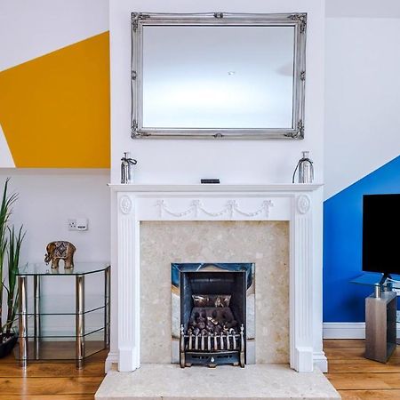 Newhall Road - 4 Bedroom Chester Home - Parking Wervin Екстер'єр фото