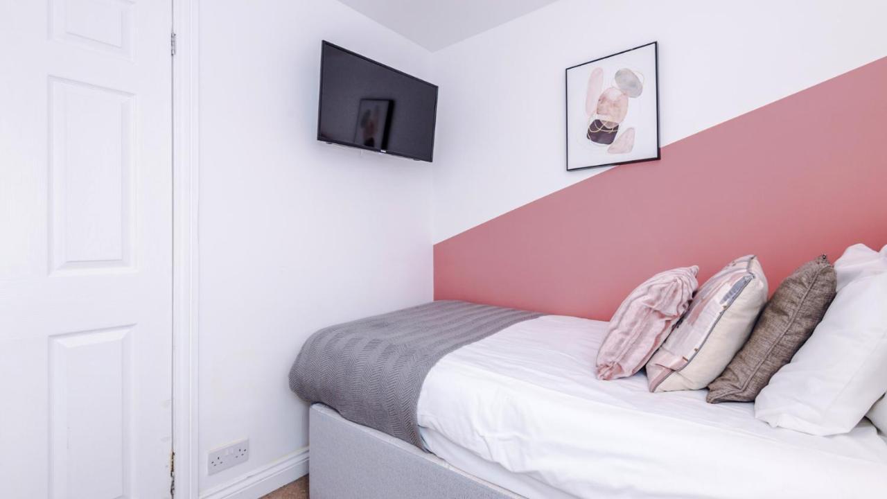 Newhall Road - 4 Bedroom Chester Home - Parking Wervin Екстер'єр фото