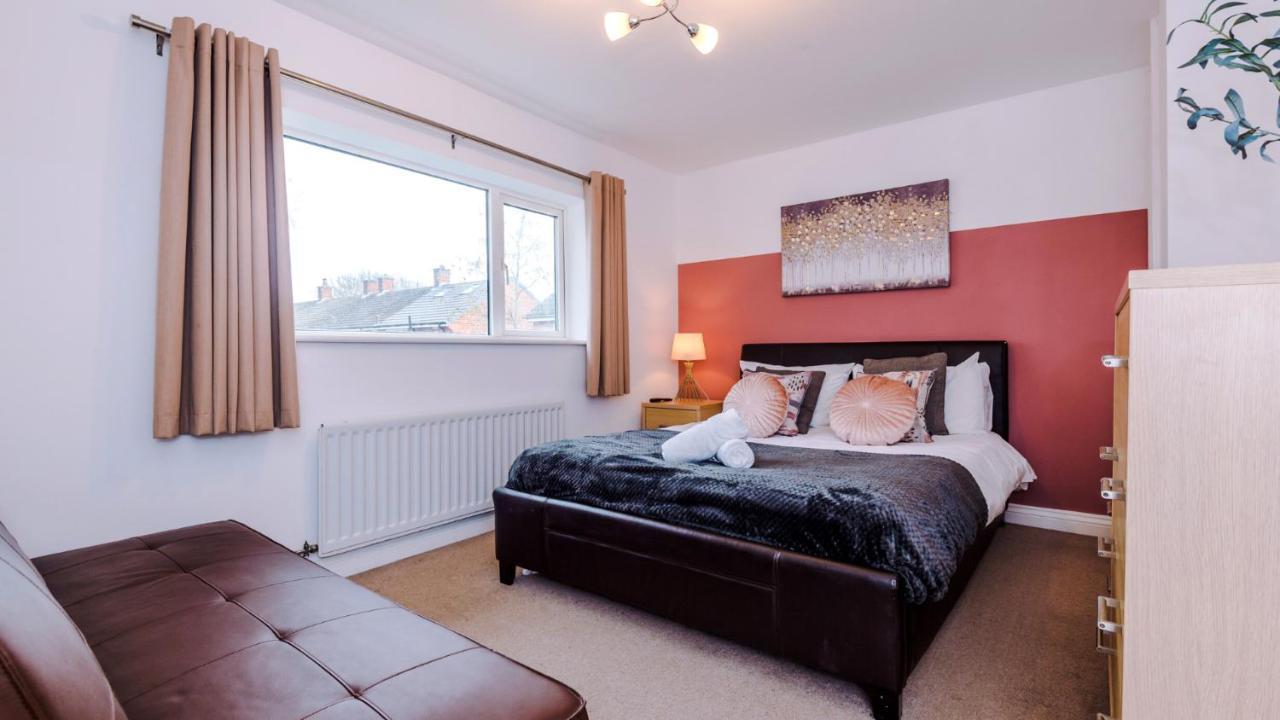 Newhall Road - 4 Bedroom Chester Home - Parking Wervin Екстер'єр фото