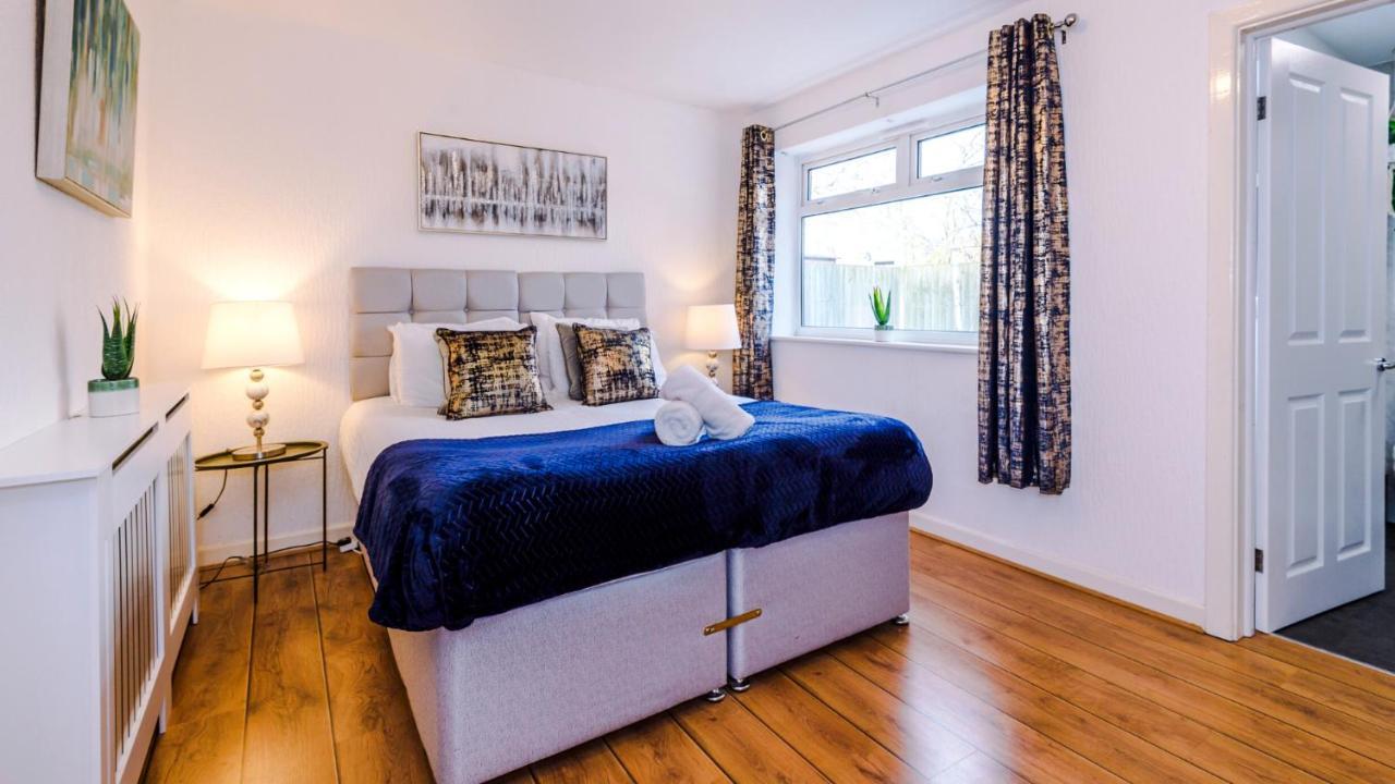 Newhall Road - 4 Bedroom Chester Home - Parking Wervin Екстер'єр фото