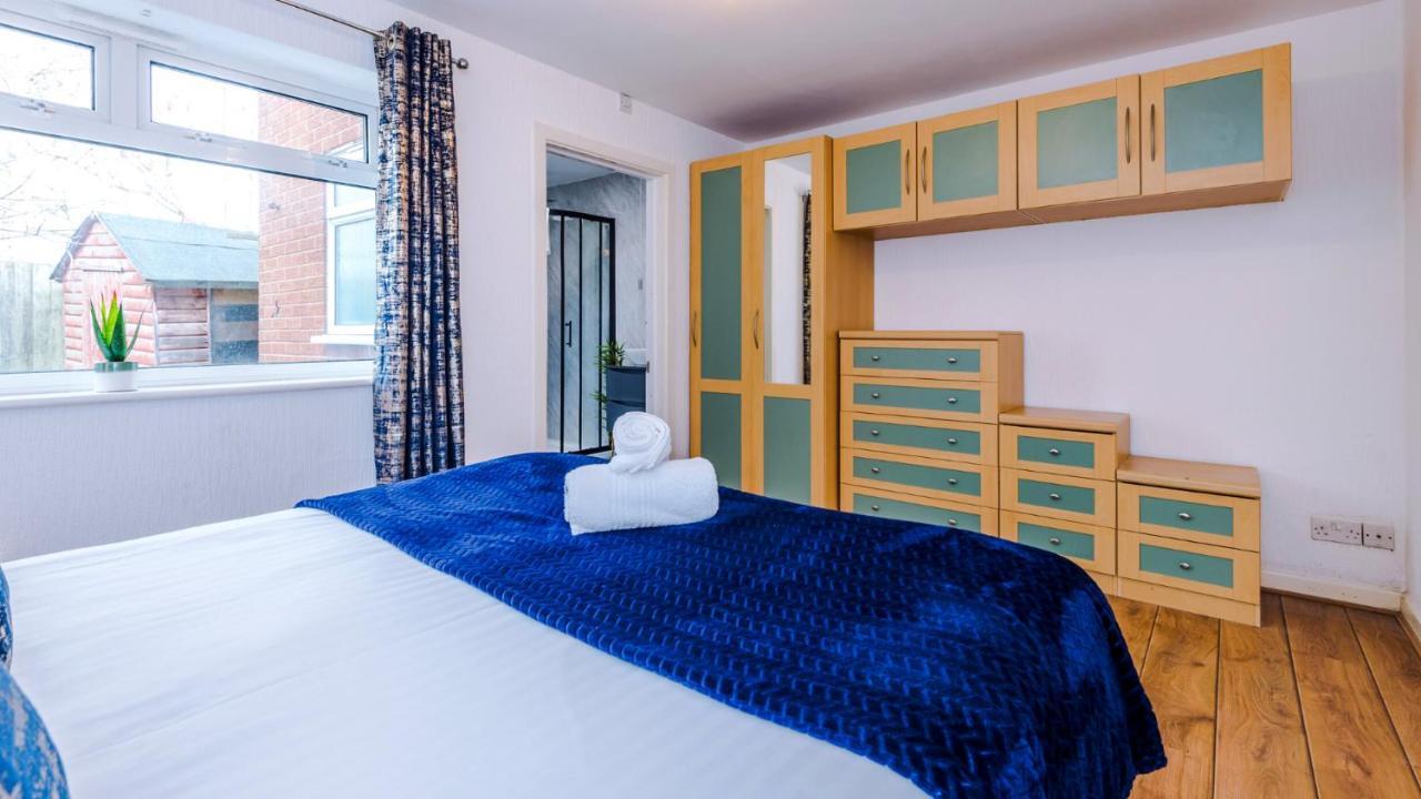 Newhall Road - 4 Bedroom Chester Home - Parking Wervin Екстер'єр фото