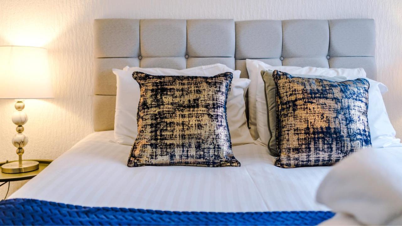 Newhall Road - 4 Bedroom Chester Home - Parking Wervin Екстер'єр фото