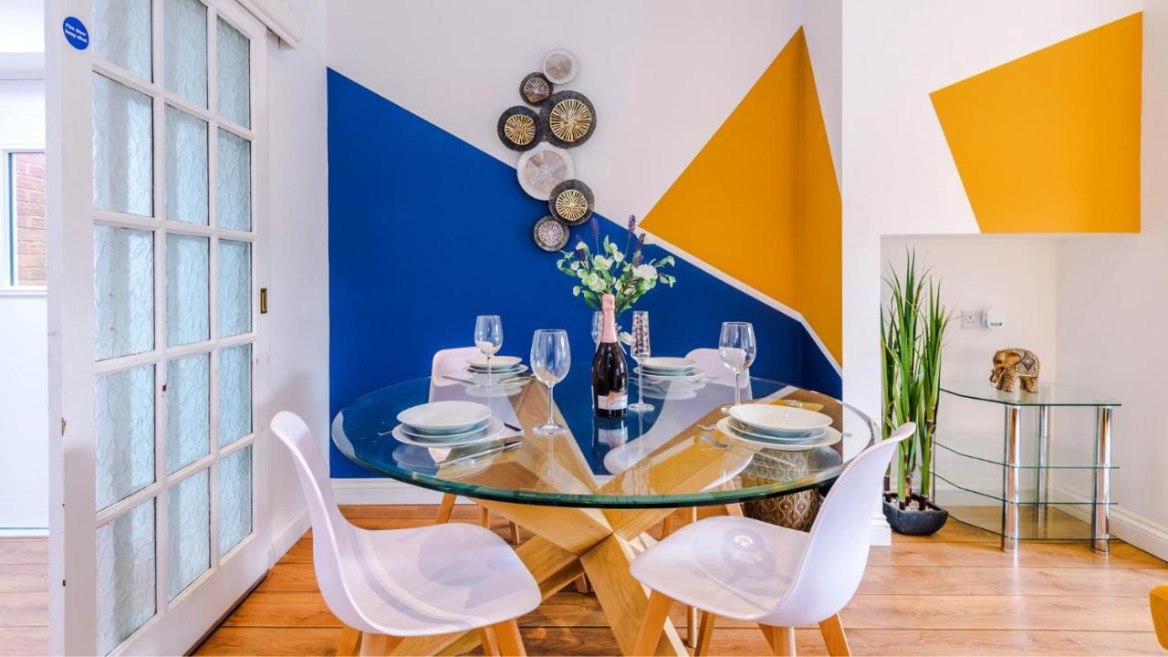 Newhall Road - 4 Bedroom Chester Home - Parking Wervin Екстер'єр фото