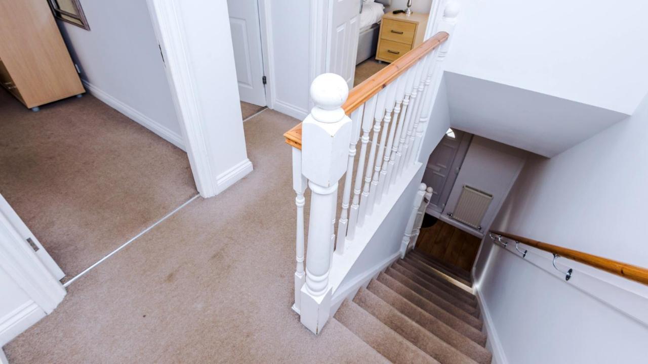 Newhall Road - 4 Bedroom Chester Home - Parking Wervin Екстер'єр фото