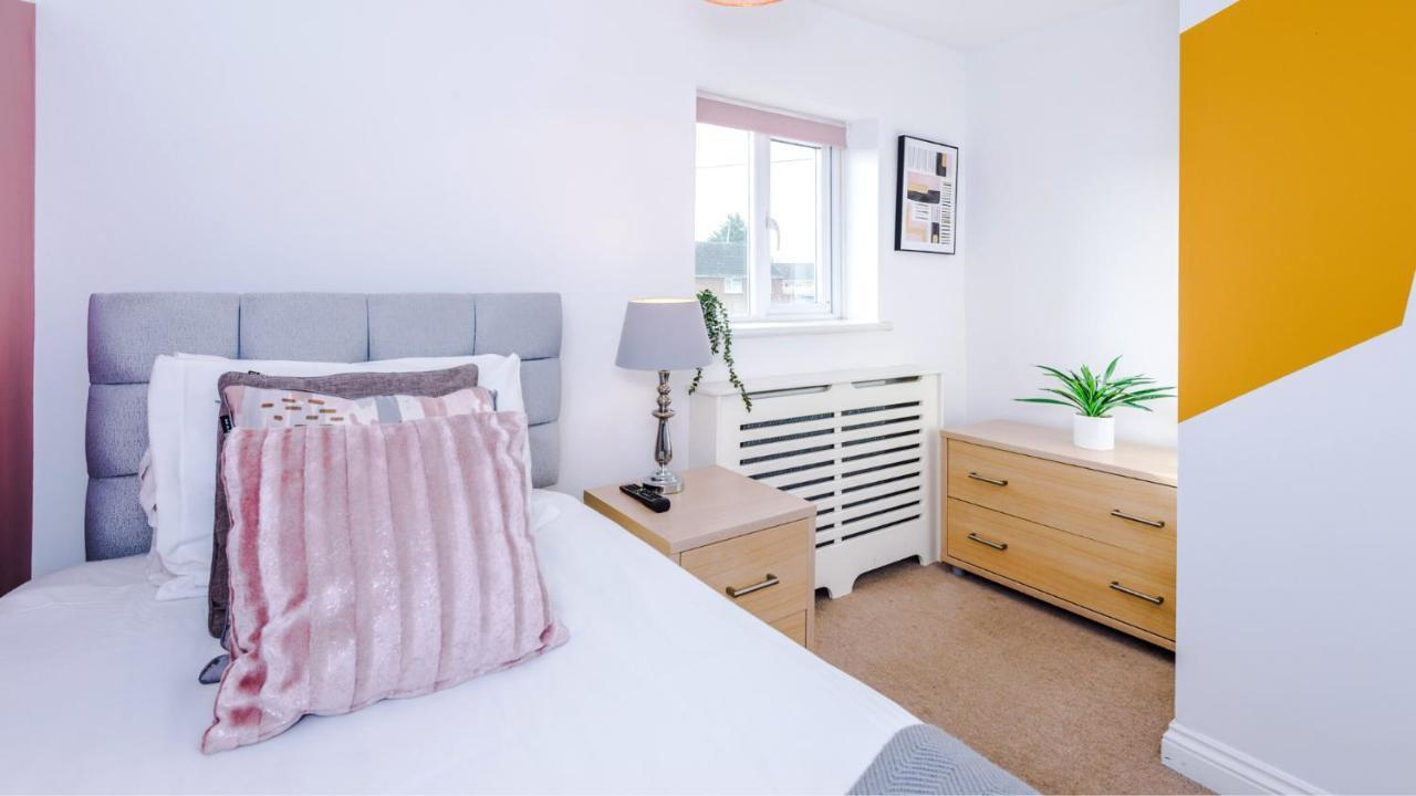 Newhall Road - 4 Bedroom Chester Home - Parking Wervin Екстер'єр фото