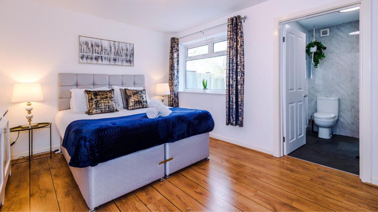 Newhall Road - 4 Bedroom Chester Home - Parking Wervin Екстер'єр фото