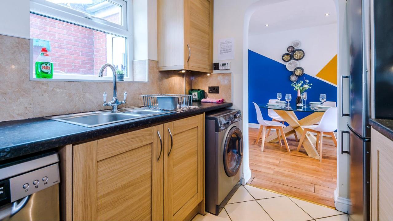 Newhall Road - 4 Bedroom Chester Home - Parking Wervin Екстер'єр фото