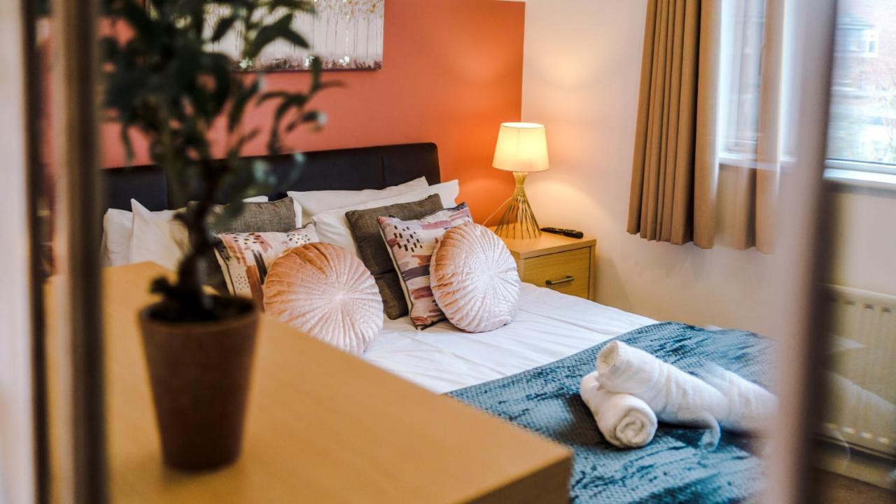 Newhall Road - 4 Bedroom Chester Home - Parking Wervin Екстер'єр фото